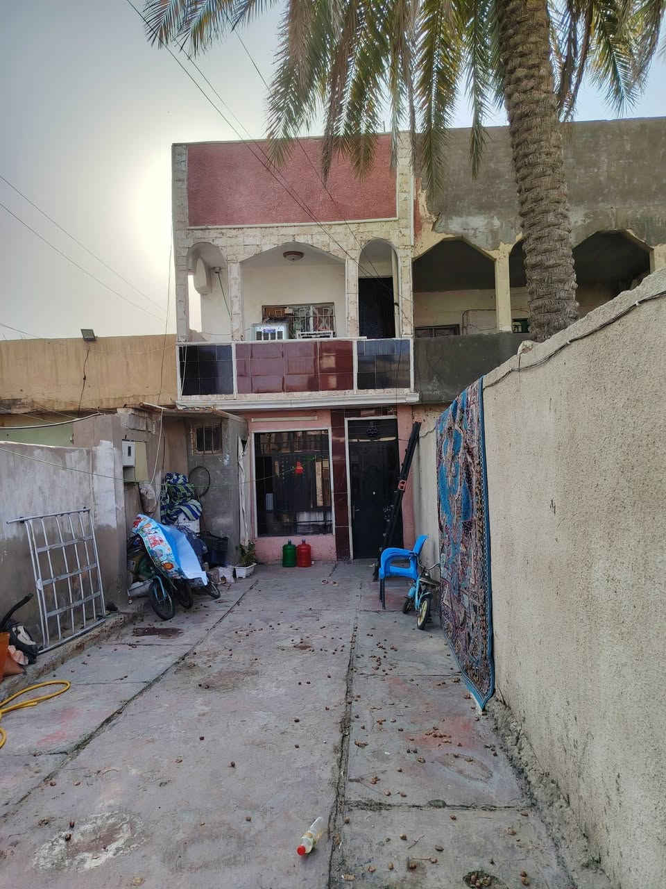 دار طابو صرف للبيع ماساحت البيت ( 130 متر ) واجهت البيت 4و ربع نزاله 30 متر ( العنوان الشعب بوب الشام شارع المشایخي قرب ملعب رسول ) طابقین بناء طابوك صب
مسلح يحتو غرف نوم ثنین 5 في 4 
+ استقبال 8 في4+ مطبخ 5 في 4+ صحیات دخلیه وخارجیه + صاله 4 في 4 + ترك 1 في 4+ 
طرمه 13 في 4 البيت بسمي  للتصال *********** بي وتساب
