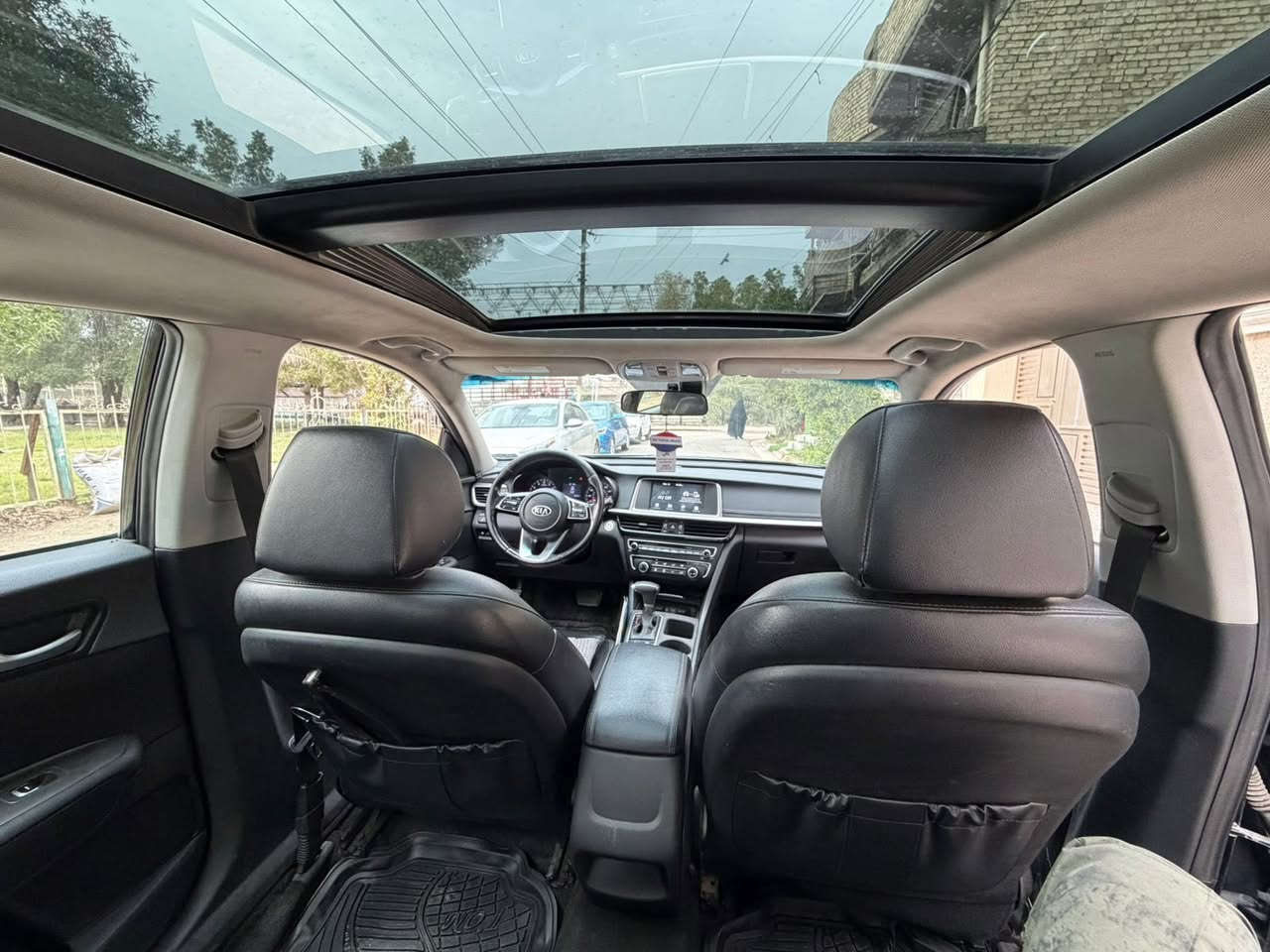 السلام عليكم اوبتما 2020 فول مواصفات بصمه بانوراما كشن كهرباء تدفئه كشنات رادارات جانبيه وبعد بيه مواصفات حادثه جاملغ وبنيد بدون دواخل  وبيه منضومه غاز شادله السياره خير من مل نقص مابيه للاتصال *********** بيع اومراوس عادي واسف على الاطاله السعر 138
