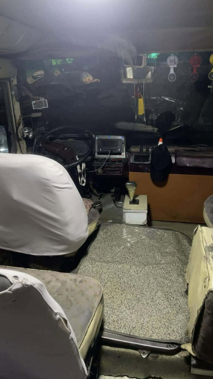 كوستر البيع سياره خير من الله اكسل جديد محرك جديد كير جديد سياره نضيفه سعر 48 وبيها مجال الستفسار اكثر اتصل بل رقم ***********
