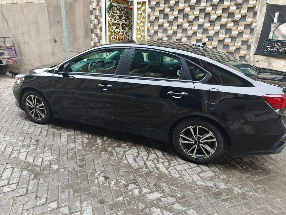 كيه فورتي موديل 24 امريكي
بيه باب وجاملغ فقط بدون دواخل 

سياره حيل نظيفه ومتعوب عليه وجاهزه بدون اي صرف

مكاني بغداد بالمدينه 

عارضه ب165$  وبيه مجال 

***********
