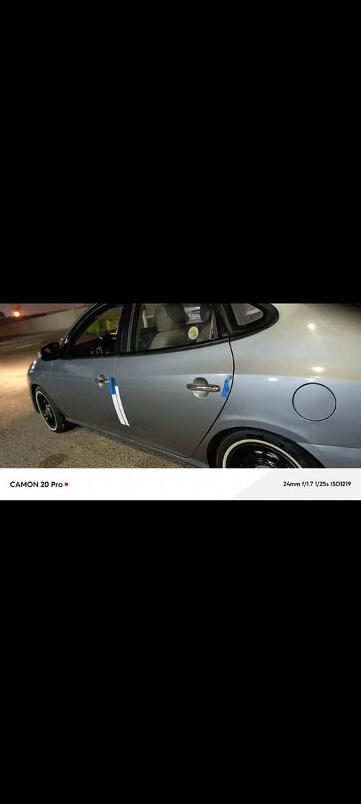 السلام عليكم سياره النترا اصل
(كصه جنطه) 
(للبيع موديل 2010)
سياره متومه ارقام وسنويه شمالي طبق الاصل عل شاصي
 سياره جاهزه مري شفط( تبريد ثلج شرط كير مكينه كفاله شرط شرط نعومه فول لادكت ولف (كير ومكينه وحداده كارتون شاشه جديدة حساسات خلفيه) 
تخم تاير باتري جديد) سنوية جديدة 
صفاحها موس واحلا من الصور 
العنوان البصره
السعر 42 وبيها مجال للطيبين 
رقم الهاتف / ***********#
