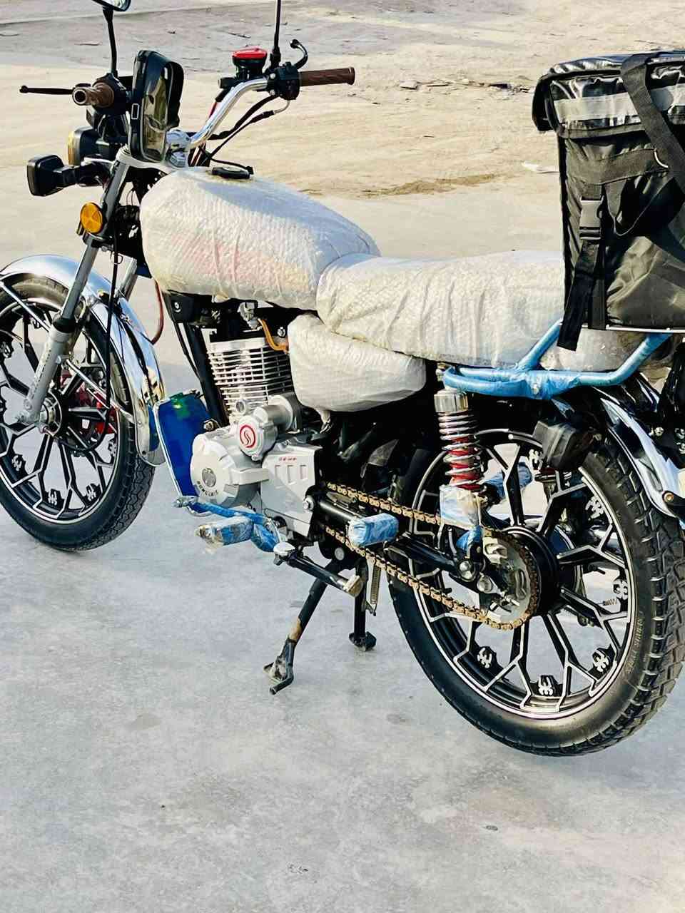 السلام عليكم للبيع دراجه سافان سونك موديل 2025 بصمه تشغيل عن بعد الدراجه خير من اللّٰه ونضيفه مكفوله اوراقه سكنر كامله السعر 950وبيه مجال لشراي ٠٧٨٨ ٥٨٦٠١٩٦ مكانها حصوة اسكندرية
