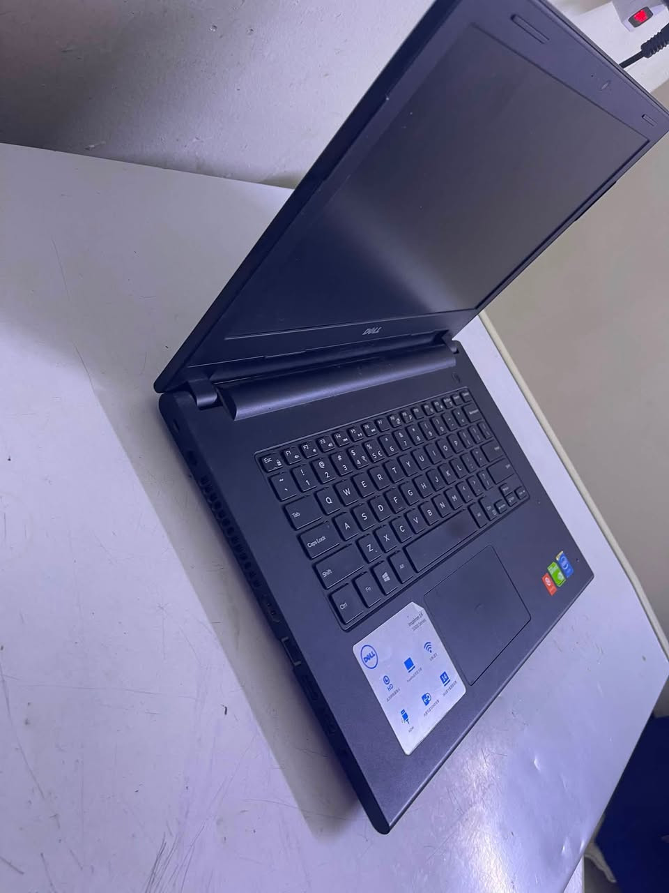 لابتوب DELL مستعمل.
الجيل:الرابع 
الشاشة 14 بوصة
المعالج inside core i5
كارت شاشة : geforce
RAM 8GB
اللابتوب بدون هارد 
و وياه شاحن وماوس عدد 2 وجنطة
السعر:100 الف وبي مجال 
الهاتف بي واتساب 
***********
بدون توصيل
