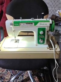 مكينة خياطة • ياباني • نظيفة