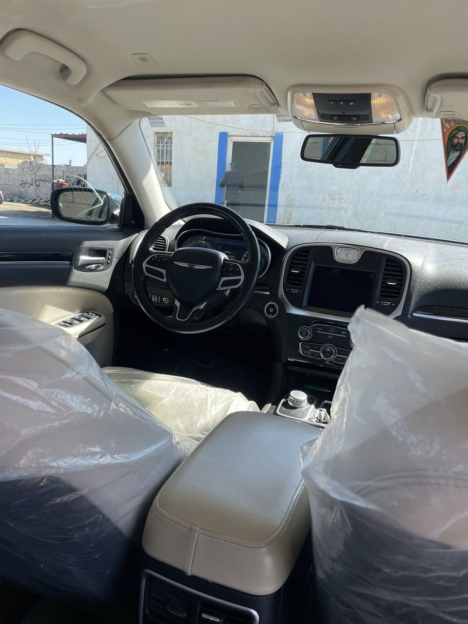 السلام عليكم
اوبامه 2018اصل لون سلفر سياره جديده بمعنه لكلمه داخل عسلي مكفوله كفاله بس باب سايق مقسم رقم بغداد بسمي تحويل مباشر مكينه كير حداديه كله مكفول ويل كروم وتايرات توني شادهن المكان ذي قار شطره 

***********
