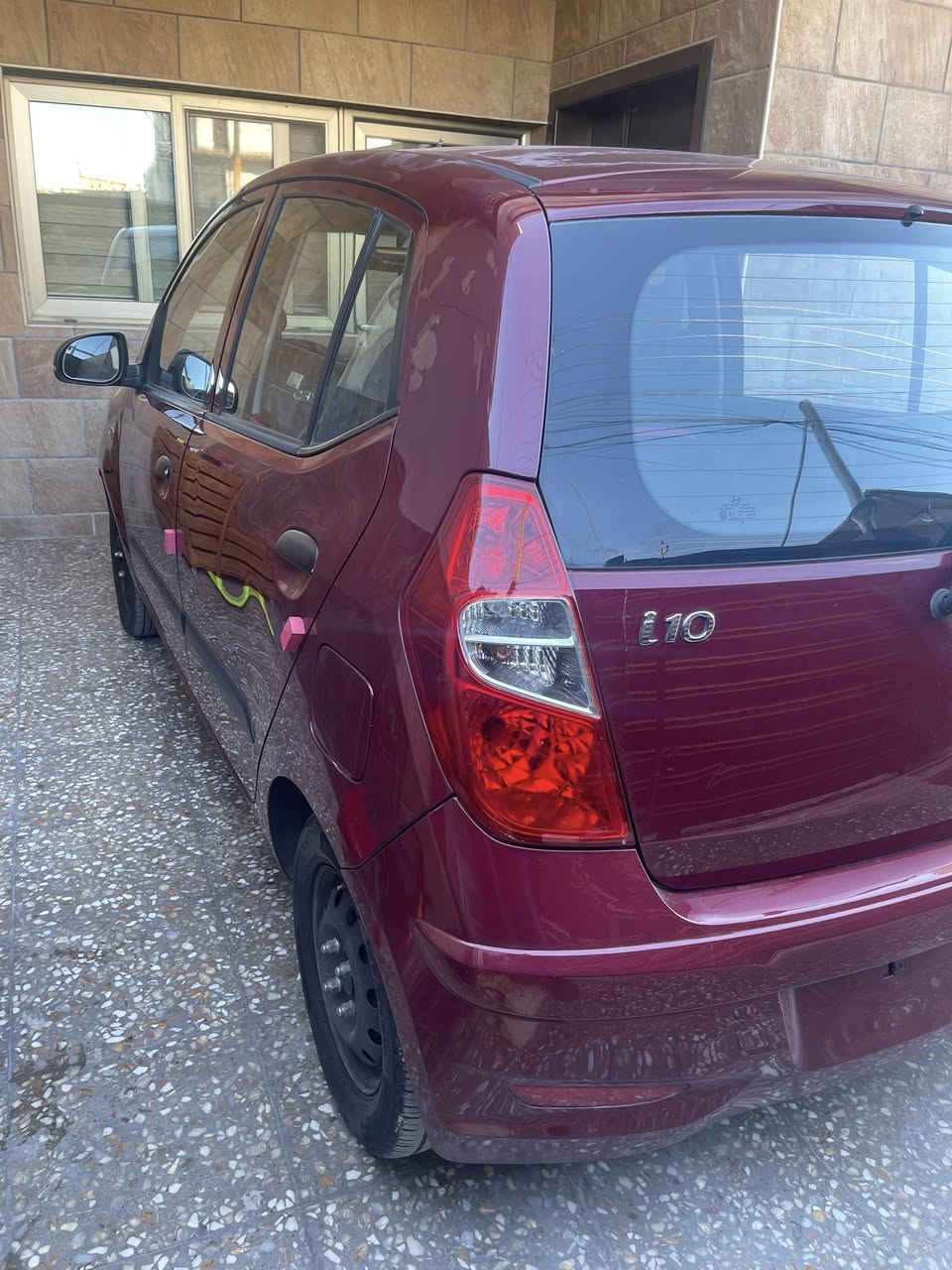 السلام عليكم سيارة هونداي i10 موديل ٢٠١٦بيها ٣ قطع صبغ جاملغ وبنيد وباب خلفي البنيد اثر جراد والباقي طخطخات سيارة جديدة على ايدنة غرامات صفر سنوية ولوحات جدد بسم اهلي تحويل مباشر سعر ٨٨ ورقة ***********
