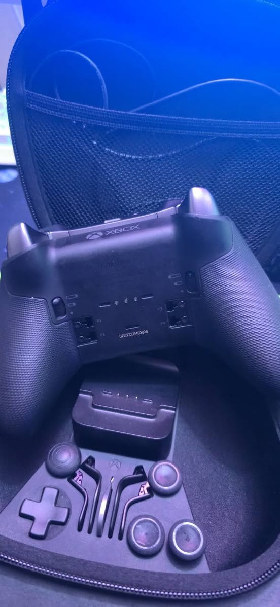 السلام وعليكم 

جوستك Xbox Elite Series 2 للبيع 

مستعمل فقط يومين 

اخو الجديد 

ملحقاته كامله 

سعر الجديد فوك 200 الف 

السعر خلي بل تعاليق اذا تريده


**إذا كنت صاحب هذا الإعلان وتريد حذفه لأي سبب، رجاءا أرسل رسالة إلى الدعم الفني**