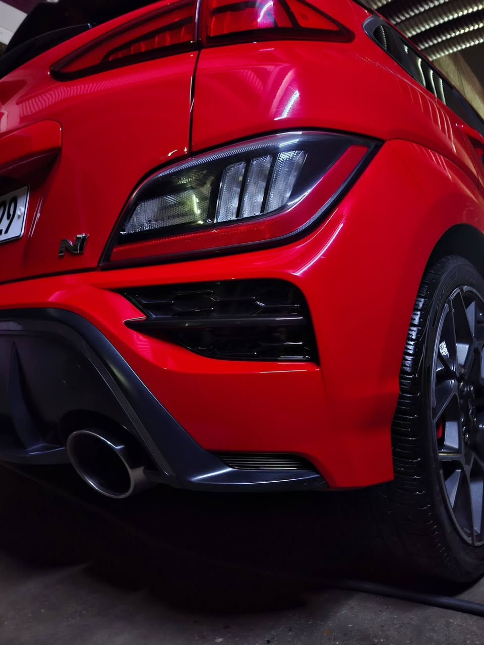 Kona N (2.0T) 2023 

السلام عليكم 
كونا N وارد امريكي
بجم كبس 

[ ايرباك ستيرن فقط طاك وراجع كامل عدة السستم] 

السيارة ماشية (43 الف كيلو)
‏السرعة300
موديل :2022
المحرك :2000تيربو N🚀
286 حصان 🐎 

صور الحادث بالمنشور 

المواصفات:#N 

كشن حضن ريكارو 
كشن علامة N
كشنات كنتاره وجلدN 

تحكم ستيرن نورمال وسبورت
تحكم دبلات كهرباء نورمال وسبورت
ابواب بصمة
بصمة تشغيل 
شحن وايرلس
شاشة ايباد
كاميرا
نظام صوت 
اشارة مرايا
اوتو ستوب امامي خلفي
نقطة عمياء
تحديد سرعة
تحديد مسار
تنبيه الخروج عن المسار 
رادار امامي 
رادار جانبي 
رادار خلفي 
نظام _ECO
نظام _ 𝐍𝐎𝐑𝐌𝐀𝐋
نظام _ 𝐒𝐏𝐎𝐑𝐓
نظام _ N🚀
كشنات هيتر
لايتات ليد 
بگلايت ليد

السيارة مثل ما بالصور.
والسعر 188$ وبي مجال للطيبين 

للاستفسار: ***********
