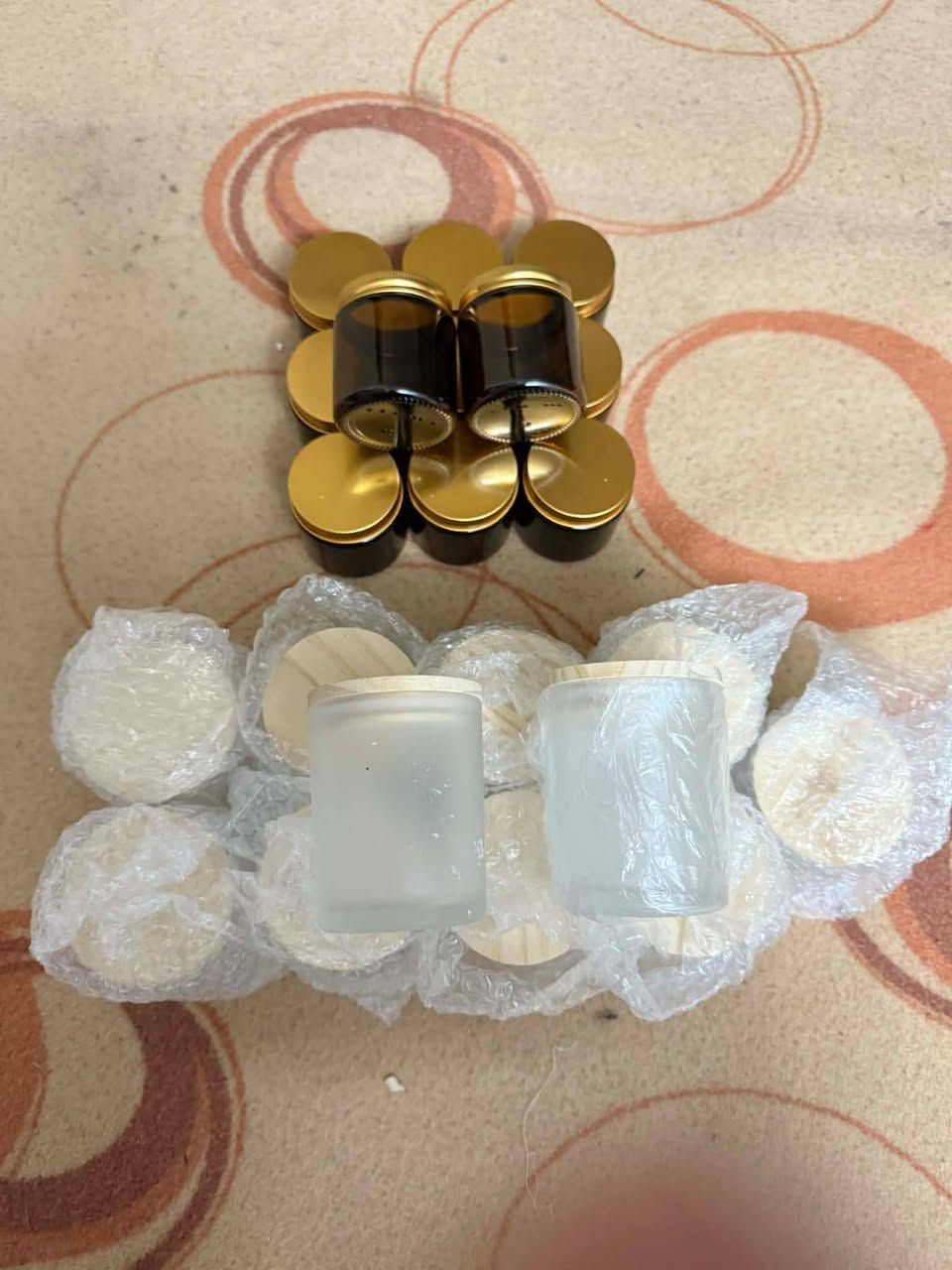 سلام عليكم ادوات شمع للبيع مكونه من قوالب كافه الاحجام والاشكال وجهاز تذويب شمع وميزان  ومحرار هوائي ومصب شمع مع كلاصات ديكور خاصه بالشمع مع (٢٢ كيلو شمع) مع شمع جيلاتين ٢ كيلو للاستفسار خاص او الاتصال بالرقم ***********
