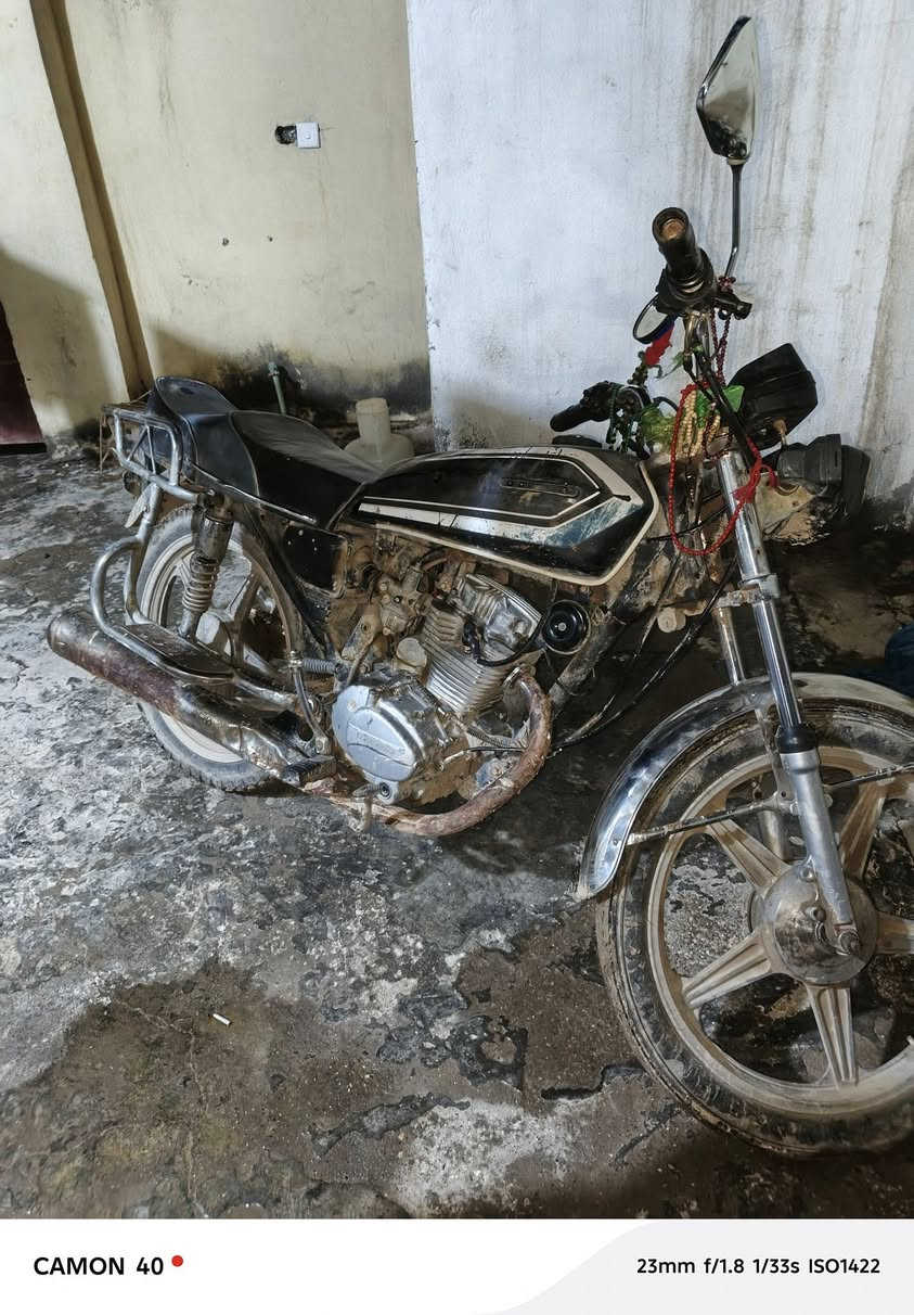 السلام عليكم دراجه سافان موديل 2009 أوراق مابيها اكفلها من سرقة مكاني واسط قضاء العزيزية الخماس السعر 250 وبيها مجال دراجه خير من الله شغل وطلع كهربائيات كلها شغاله ***********
