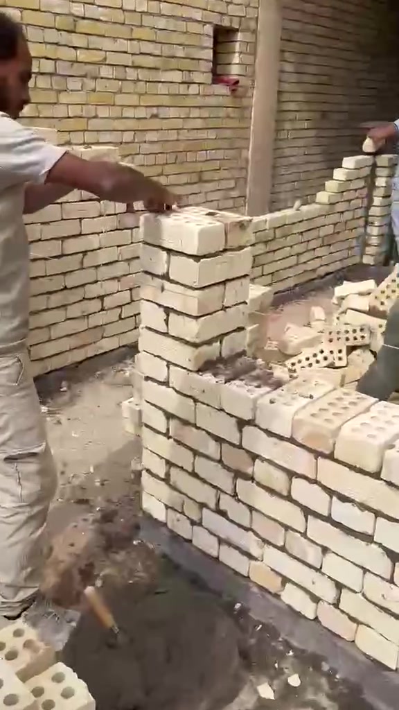 السلام عليكم يوجد كادر بناء مصري شغل درجه اولى تسليم مهندس اسعار مناسبه للجميع رقمب***********
