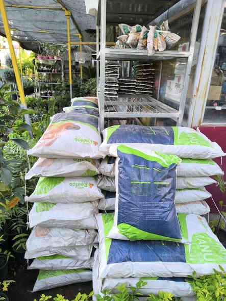 سماد دواجن 
شركة ريفكو 
وزن 25كغم  سعر6,000 للمفرد 
يوجد تخفيض للعدد
وكذلك سعر الكيلو مفرد 500 دينار 

📍 زورونا في موقعنا:
مشتل الأوسكار – حي الحنانة – شارع نجف _ كوفة
(مقابل غرفة تجارة النجف و فريندز كافيه ومطعم شريف– مجاور متنزه الحنانة العائلي)

🕗 أوقات الدوام:
من 8:30 صباحاً إلى 8:00 مساءً

📞 للطلب والاستفسار:
*********** – ***********
(اتصال / واتساب / مراسلة عبر فيسبوك)
 متوفر دفع  زين  كاش ومتوفر ماستر  

🚗 يتوفر توصيل داخل النجف
موجودين في تطبيق توترز لبعض المواد الزراعية 

أهلاً وسهلاً بكم دائماً في مشتل الأوسكار 🌹🌹🌹
