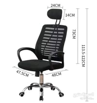 كرسي مكتب مريح مع دعم للرقبة ومسند ظهر شبكي للمساعدة في التهوية. الكرس...