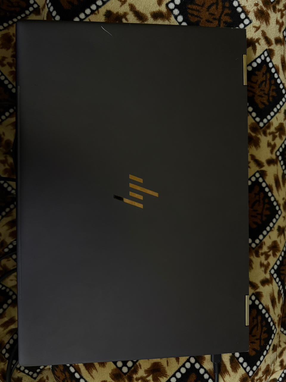 لابتوب HP Spectre x360 Convertible 15 بمعالج Intel Core i7-8550U بسرعة 1.8GHz (يصل تقريباً 2.0GHz) ويا رام 16GB ونظام Windows 11 Home 64-bit ويدعم DirectX 12 جهاز 2-in-1 قابل للتحويل

وبيها فيس ايدي وبصمه وهي شاشتها قلاب 360 درجه تتحول ***********
