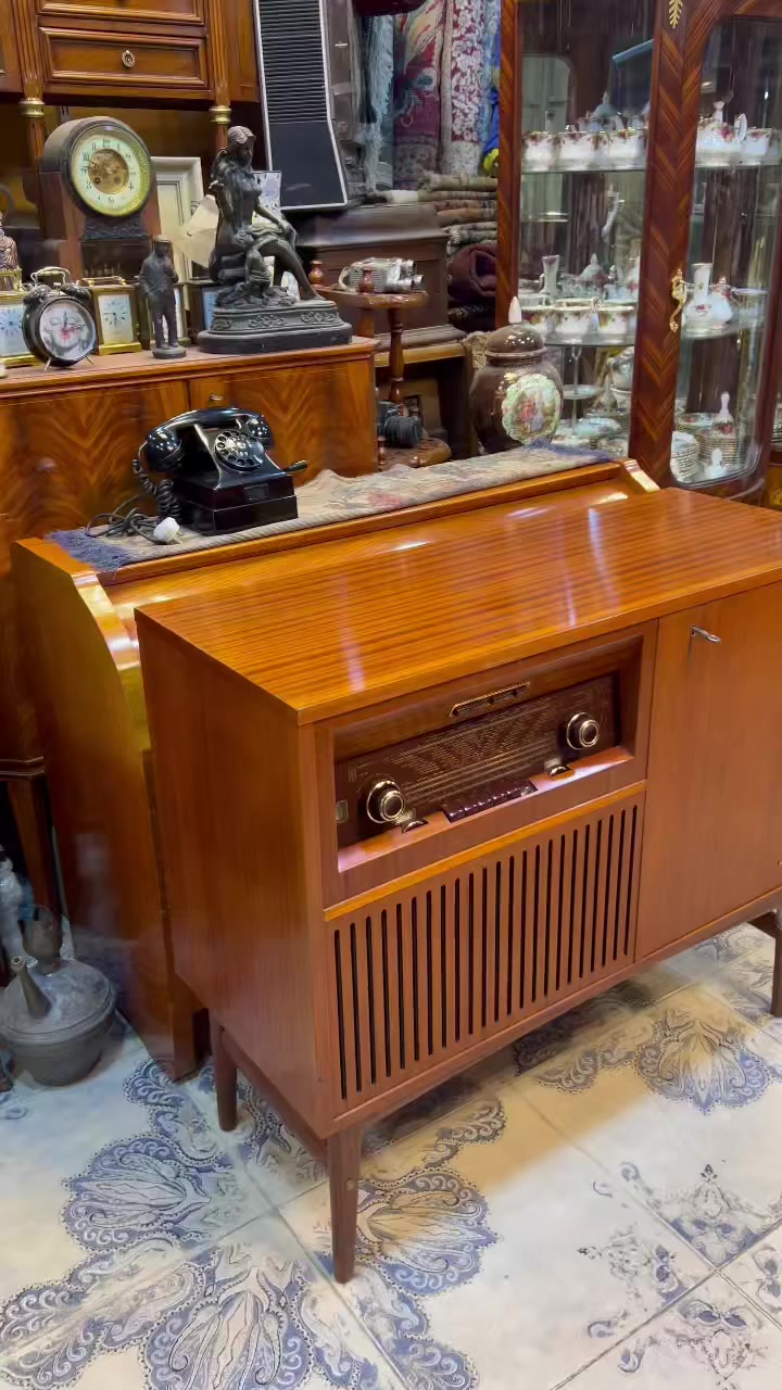 راديو كرام صالون ماركه فيلبس صنع هولندي نظيف 100‎%‎ وشغال
***********
مكاني بغداد
