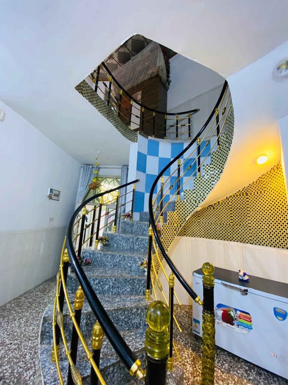 دار للايجار

مساحه 250 

يحتوي على 👇🏻 

صاله - كلدور - غرفه نوم 1 - صحيات عدد 2 - مطبخ - 

كراج سياره - حديقه 

الموقع 📍 نهاية نادر الثالثه - خلف حسينية المصطفى  

يبعد عن الشارع الرئيسي حله ديواانيه 250م 

خدمات - ماء - كهرباء  - تبليط  

               للاستفسار عن أي عقار يتم نشرة

      مراسلة الصفحه او الاتصال على 

          *********** - عمار الربيعي 📞 

         *********** - فقار الجنابي 📞
