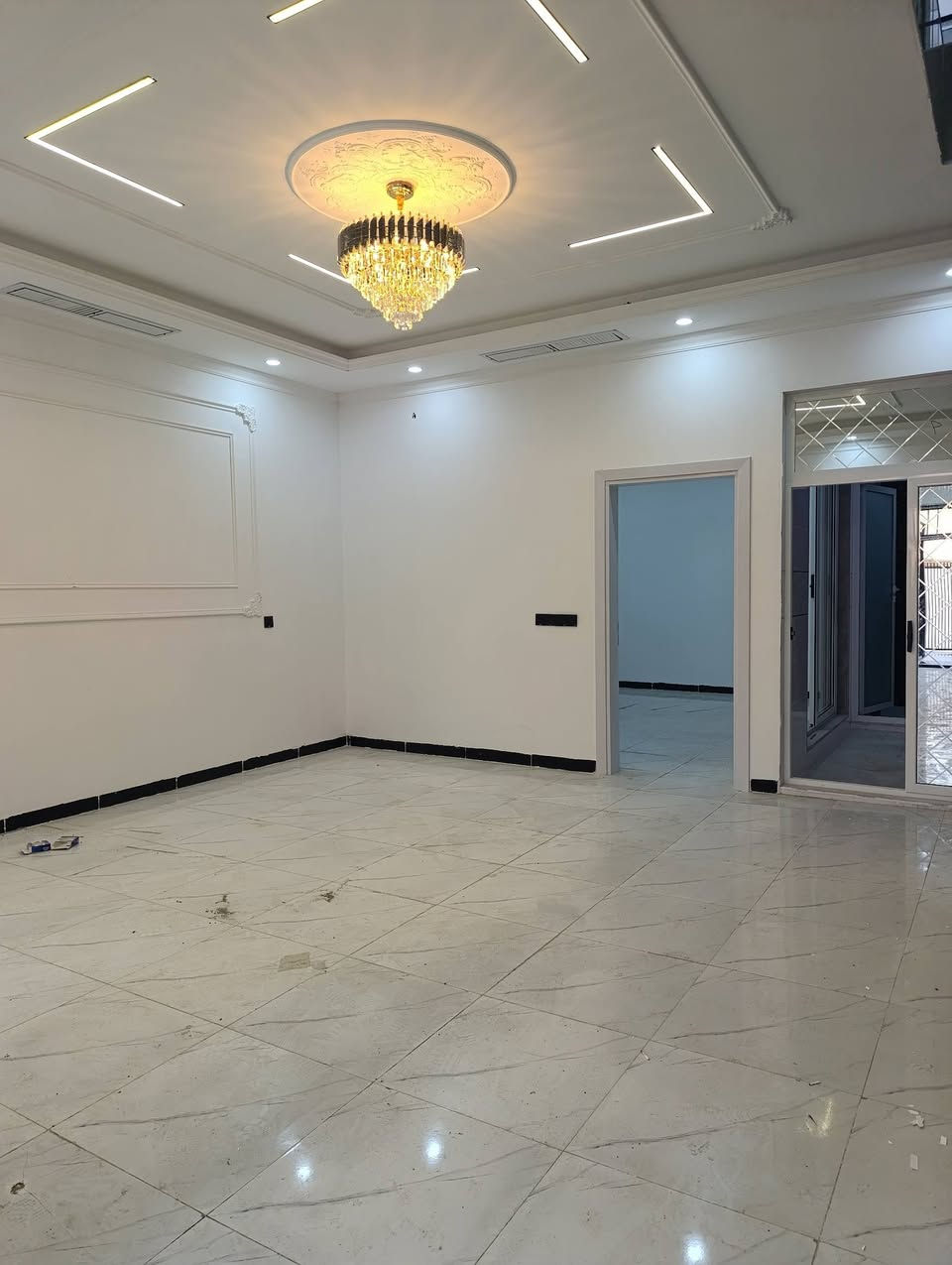 🔷🔷#بیت للبیع 🔷🔷
في فرمانبران، علي شارع 30م.  قریب شارع 60م

➖المساحة 125 متر مربع، طابقين، غیر مستخدم
يتكون من⤵️
➖ 4 غرف نوم + 2 الحمام +  صالة + غرفة طعام

📞للتواصل

0770 957 28 48
0750 957 28 48
******************

🔸🔸#خانوو بۆ فرۆشتن🔸🔸
لە فەرمانبەران. لەسەر جادەی 30متری ، نزیك 60متر

➖ڕووبەری ١٢٥م، دوو نهۆم، خانووەکە بەکارنەهاتوە.
پێکدێت لە⤵️
➖ ٤ ژووری نووستن +   ٢ حمام و تەوالێت+ هۆڵ + دێوەخان.

📞بۆ پەیوەندی
0770 957 28 48
0750 957 28 48

#بیت #بیع #اربیل #فەرمانبەران #خانوو #فرۆشتن #هەولێر #خانووبۆفرۆشتن #اربيل #هەولێر #شوقە_بۆ_کرێ #شقة_الایجار#روشنبیري
