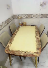 طاولة طعام • ٦ كراسي • نظيفه