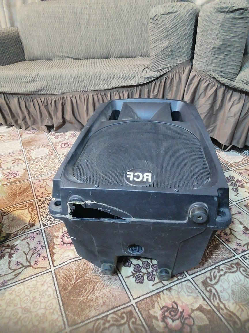 مونيترات عدد ثنين ارسي اف امتياز واحد جديد ابد مامشتغل والثاني مستعمل بس بي كسر شي قليل بالكفر سعرهن ب 550 الف شرط نقاوه ودفع مكاني نجف ***********
