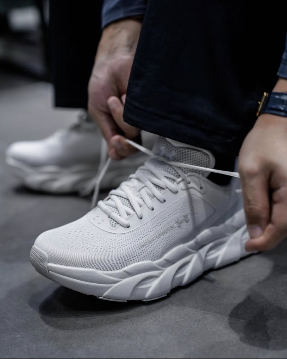 Under Armour HALO
حذاء رياضي معموله للناس اللي تريد أداء فعلي مو شكل بس.
ثبات قوي، خفة بالحركة، وراحة تخليك تكمل تمرينك للنهاية بدون ما تحس بثقل أو تعب.
مناسب للجري، التدريب، والاستخدام اليومي إذا تحب الإحساس الرياضي الحقيقي.

✔️ تصميم عملي
✔️ مريح لفترات طويلة
✔️ جودة Under Armour المعروفة

🚚 توصيل متوفر لكل محافظات العراق

القياسات 40 41 42 43 44 45 
متوفر ب 7 الوان 🏃🏼

📞 للطلب والاستفسار مراسلة أو الاتصال: ***********
🔥 لا تفوتك – الكمية محدودة، احجزه قبل ما يخلص

#UnderArmourHalo #ترندي_سنكرز #TrendySneakers
