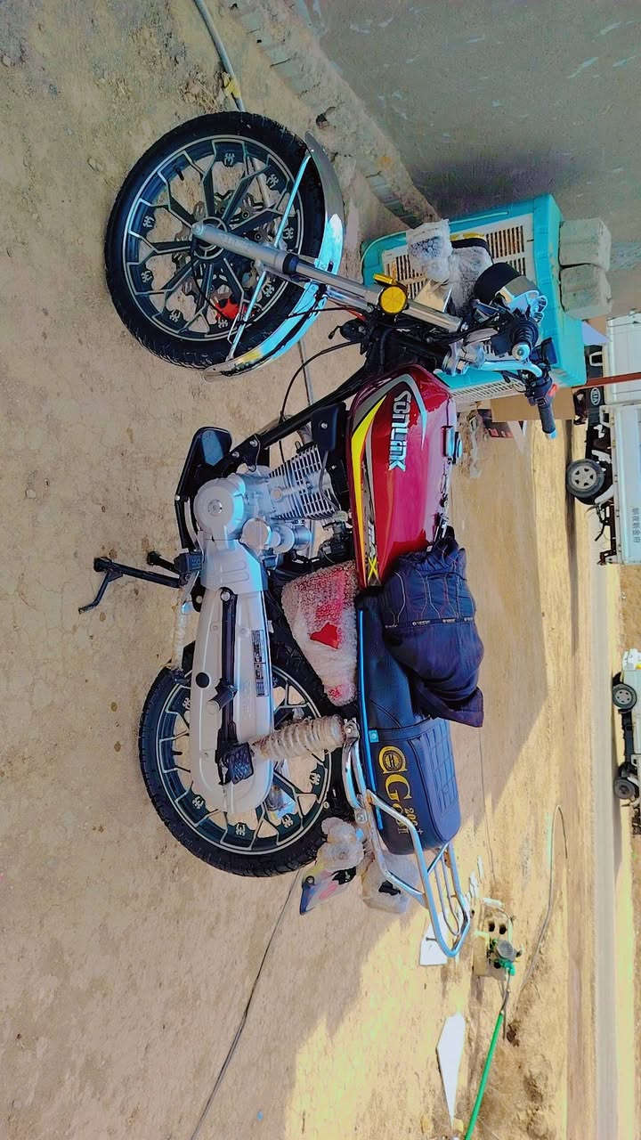 يا الله سلام عليكم دراجه للبيع سفانه موديل 24 مكفوله كفاله عامه أوراق كامله كهربايات كله شغال دراجه انضف من الصوره بشرط طالعه بل 26 بشرط نايلون بيهة مكينة 200 شلعة خير من اللة  السعر 700 وبيه مجال للشراي اتصل وبيك خير وتدلل ***********
