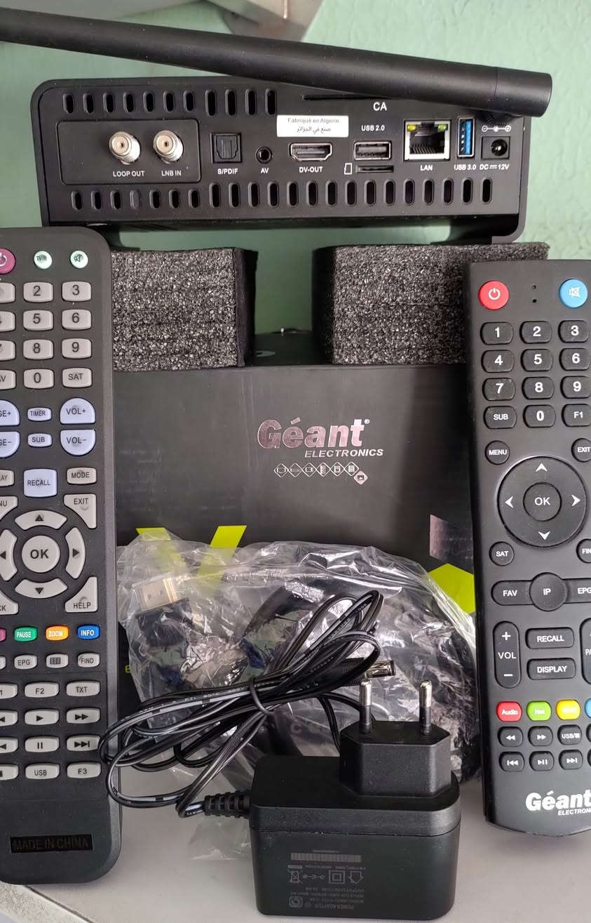 Grant OTT 750 4k مستخدم قليلمواصفات رسيفر Géant OTT 750 Allure Evo 4K

أقوى رسيفر يحمل سيرفر فوريفر في العالم

الإشتراكات:
سيرفر فوريفر برو الأقوى في العالم لمدة 24 شهر
إشتراك سيرفر أبولو IPTV لمدة 24 شهر
إشتراك دونجل فضائي لمدة 24 شهر

المواصفات:
نظام التشغيل: أندرويد 9
المعالج: هاي سليكون رباعي النواة قوي جداً Chipset Hi3798MV200
الذاكرة الداخلية: 16 غيغابايت
ذاكرة الوصول العشوائي RAM بحجم 2 غيغابايت DDR4

المواصفات الأُخرى:
دعم حقيقي لأبعاد ودقة الصورة 4K 60fps 2160 × 3840
جودة صورة وألوان عالية جداً
الواي فاي: داخلي
البلوتوث: داخلي
يحتوي على مدخل لان LAN
يحتوي 2 تيونر Tuner *********** مكاني بغداد البلديات لايوجد توصيل متواجد واتساب
