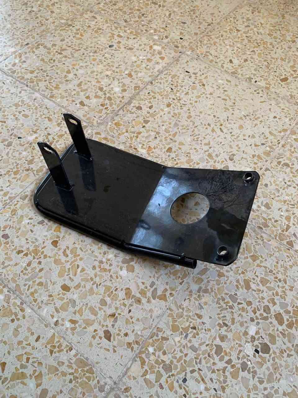 سلام عليكم تانكي تيزرو خط اصفر هوه وعلايم مالاته سعره 20 
واقيه مكينه مال طين السوده مشدوده يومين وشايلها بعده جديده سعرها 10 قفل صالنصه نجمه بعدها ممشدوده جديده شرط 25 قفل كشن CDI اصلي فول بعده جديد سعره 20 قفل
راصطه طياري لون سمائي نصبه فول سعرها 35 قفل
علامه إماميه صفره 8 الي يشتري شي من الغراض يراسلني هاذ رقمي ***********
