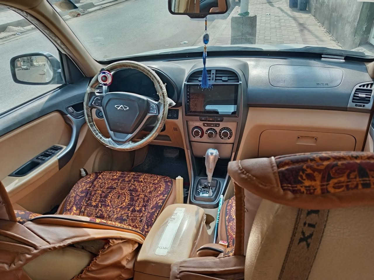 السلام عليكم
من رخصه الكروب المحترمين 
للبيع او مراوس حسب القناعه 
شيري تيكو رقم قادسية باسمي موديل 13 سيارة جاهزة ومواصفاته معروفه مكانه بالديوانية مركز المدينة موبايل *********** او *********** السعر 61 ورقه وبيه مجال بسيط
