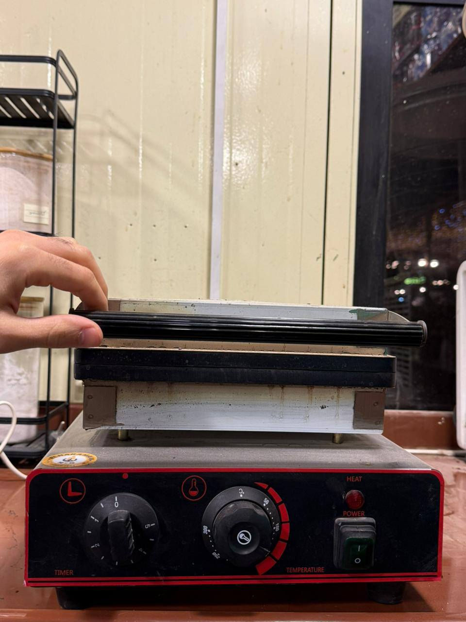 جهاز وافل  صار اسبوع من ماخذة للبيع 

***********
