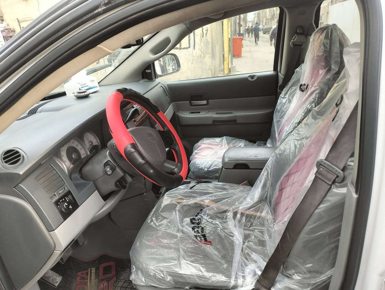 دوج دورنكو 2009فول مواصفات
محرك بي تنقيص 
محرك 5700
مصبوغه احزام 

تبريد ثلج

صدر جديد 

زوج تايرات جدد

داخل جديد 

سياره رقم بابل مشرؤع وطني

مكان السياره بغداد مدينه الصدر 

السعر خاص 

وتساب ***********
