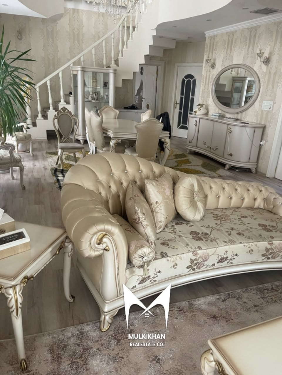 کۆد /609
کۆشکێک بۆ فرۆشتن لە گەڕەکی ڕزگاری نوێ
ڕووبەر / ۲۲٠م
ڕوو/ قیبلە خۆرئاوا
فوول مواسەفات
کۆڵان / ۱۲م 
ئەرزی تەختە
سەقفی کناف
شۆڤاشی ئەرزی
بۆ دەستکەوتنی زانیاری زیاتر دەربارەی ئەم کۆشکە ئەتوانن 
کۆمێنتێک بکەن یاخوود پەیوەندی بکەن بە ژمارە تەلەفوونی 
***********
ناونیشانی ئۆفیس /ڕزگاری ـ تەنیشت مزگەوتی حەزرەتی ابراهیم
