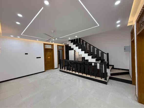 � بيت للبيع – حي الجامعة / منطقة 30 🔥
🏠 مساحة: 160 متر – بناء جديد وهندسي

✨ المواصفات:
• 4 غرف نوم
• صالة واسعة
• استقبال
• مطبخ حديث
• بناء وتشطيب هندسي كامل من الأساس للسقف

💰 السعر: 480,000,000 مليون دينار عراقي

📍 عنوان المكتب: حي السلام – شارع أبو الدجاج – مكتب العطاء
📞 للتواصل: ***********

البيت جاهز للتسليم… للاستفسار مراسلة الصفحة أو الاتصال مباشرة النجف
