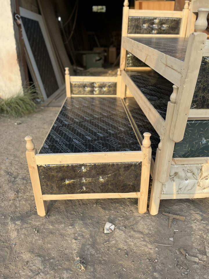 توفرت من جديد سرير نفر  مدوشم السعر 40 ألف فقط العنوان بهرز مقابل الدائره مال الكهرباء ***********
