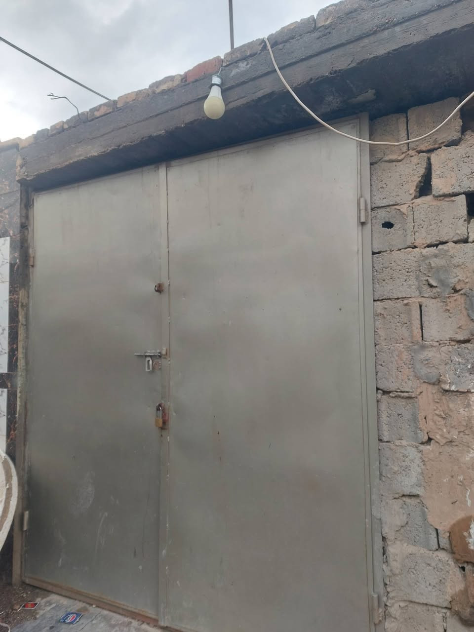 السلام عليكم بيت للبيع المساحه ١٤٠ سند زراعي حولي البنون مجاور معهد القلم وتوجد أيضا قطعه ارض ٢٠٤
الرقم ***********
