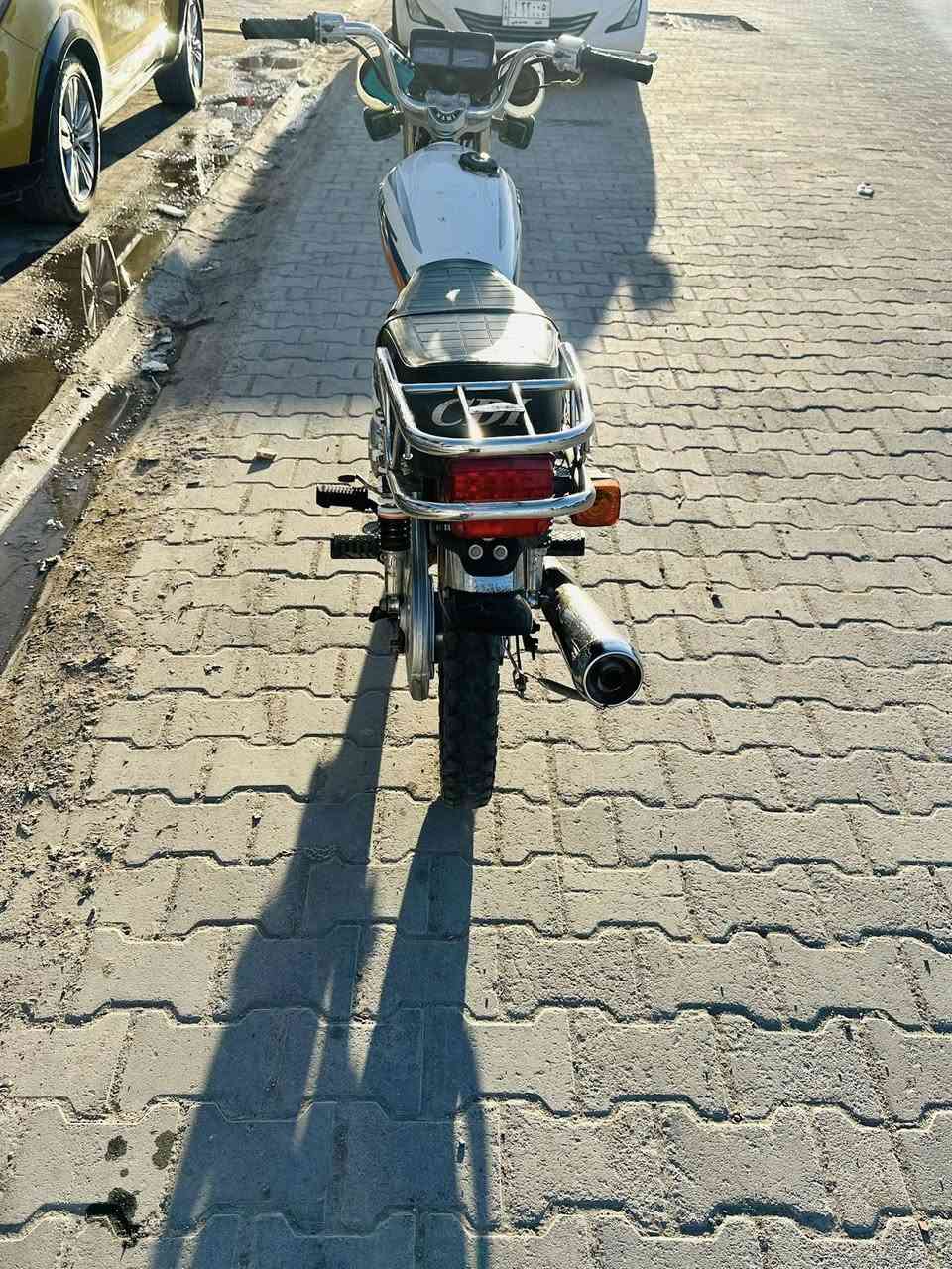 السلام عليكم شباب دراجه النواع اربع كير اصولية مكفوله من كلشي كهرباء دبلات أوراق جديد 
شاصي 2016 
التعميرة 2023
العنوان النجف الاشرف شارع المطار 
السعر 600 وبيها مجال ***********
