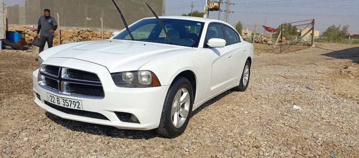 السلام عليكم 
جارجر 11بيه جاملغ الامامي جهت العبري وباب السائق 
كير ومكينه وحداديه تخم تاير جاهزه للخير 
***********
