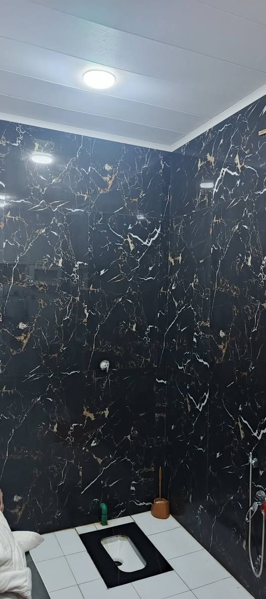 دار للبيع بالخيرات 200 طابوصرف واجه ٨ متر شغل درجه اولى طابوك جمهوري مطلوب اسكان ٣١مليون صار سنه ونص من كمل جديد يباع مع الاثاث وبدون اثاث للاستفسار اتصل ***********
