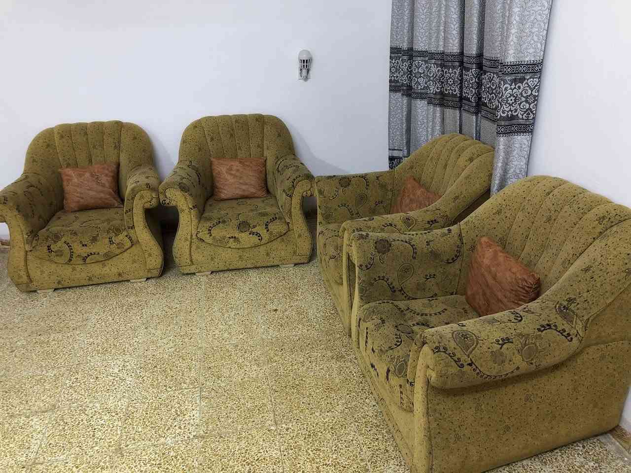 ‏ ‏طاقم ديوان للبيع ‏العنوان موصل السعر 125 رقم الهاتف ***********
