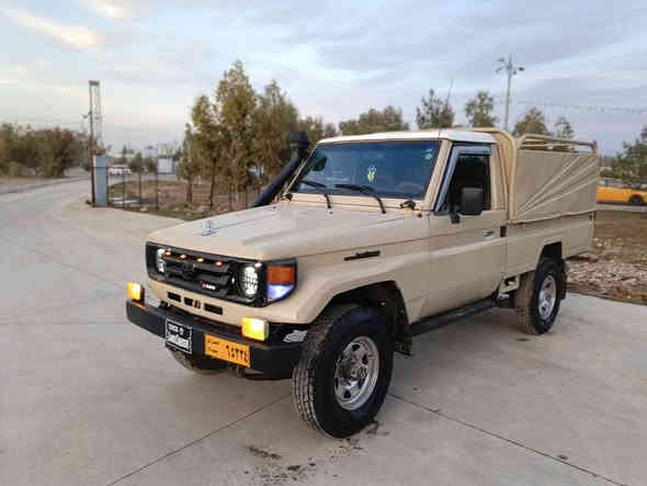 تويوتا ميكزه ميني موديل ١٩٨٩ سيف شه ش گير ماگنيت  پاوه ر ديسك  چكنيت بي ده عام بي لي دراوئارمي پلاستيكي سليماني ئارمه كه ي به ناوخومه وه يه به شه رتي ئارمو ئه وه ليات خه رامه براوبه شه رت  ده عامي بووده عامي به شه رت چوار تايه تازه چه مچه و ناوه بودي لوك پاتري تازه مه كينه گير ئه كسل شانسي  ده بل ئه كسل كاره باي ه‍ه مو گياني به شه رت سعري.   53 گه لاو كه ميك مه جال. شوين چه مچه مال.                    ***********.                     ***********
