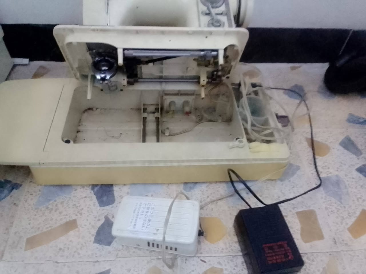 مكنيه خياطه للبيع مال بيت 
بي سعر ٢٠٠ ألف مستعمله شئ قليل
للستفسار  على الرقم ***********
 أو على الصفحة .
