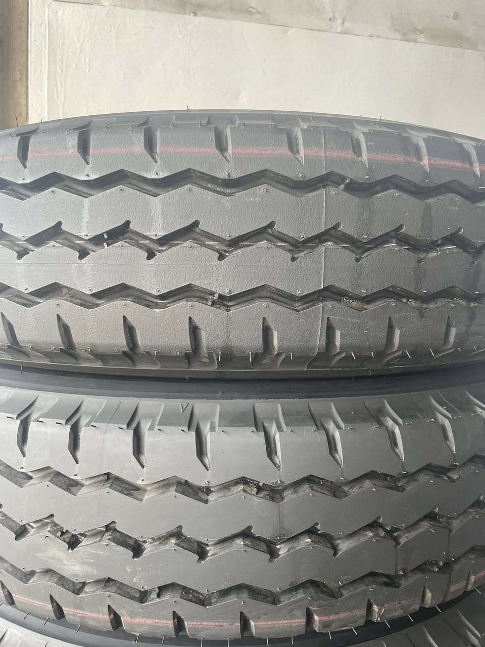 تاير برجستون ياباني جديد كنتر الحجم 17:5 انتاج 25 سعر زوج 375 الف مكاني مجمع مشن بغداد يوجد توصيل 🚚 لجميع محافظات جملة و مفرد 
*********** واتساب
