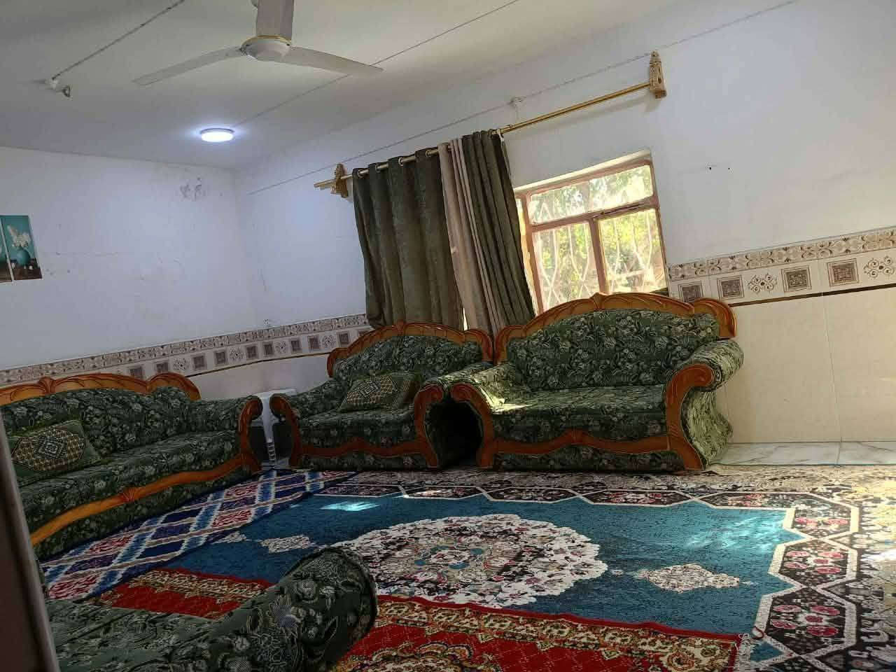 دار للبيع طابو ملك صرف الموقع حي المهندسين المساحه ٣٠٠ متر طابقين ٣غرف نوم صاله هول مطبخ حار بارد مجمع صحيات عدد ٢ بناء قديم نظيف جدا قرب مجمع الامين الطبي الدار يقع على ساحه للاستفسار مكتب النبل للعقار والبناء والهندسه *********** واتساب *********** واتساب
