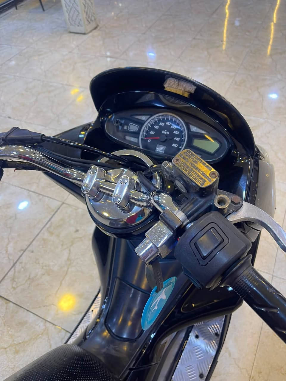 بيسي اكس جيل اول مال رمبه مكفوله كفاله عامه ماشيه 7000 كلشي ما بيه نقص
السعر : 1250 وبيه مجال 
المكان : دوره حي الصحه 
الرقم: ***********
