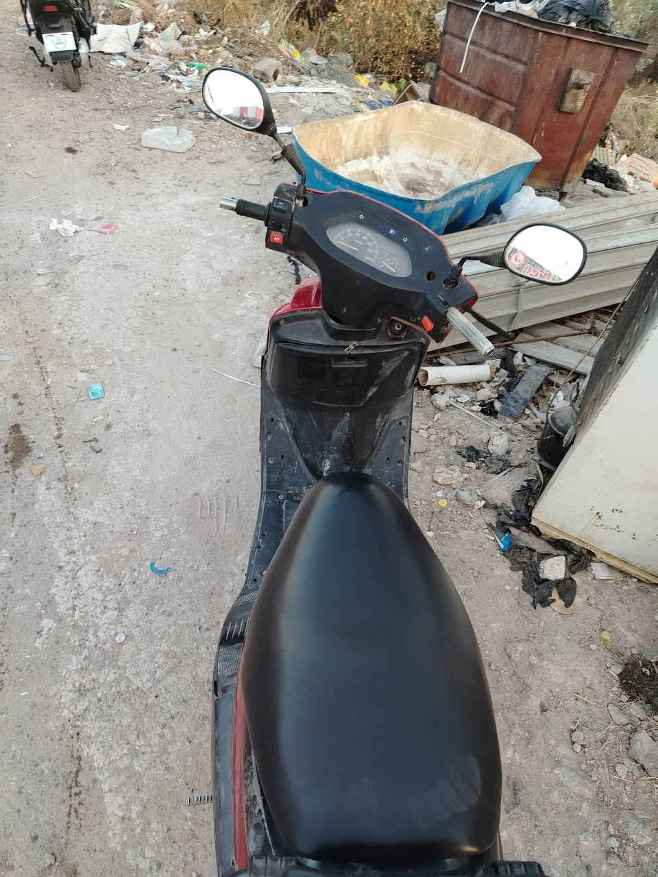 دراجه فضائي نضيفه نكره نقصها باتري سعر ٣٠٠ وبيها مجال عنوان بغداد التاجي قرب مرور التاجيات ابو الجدايل ***********
