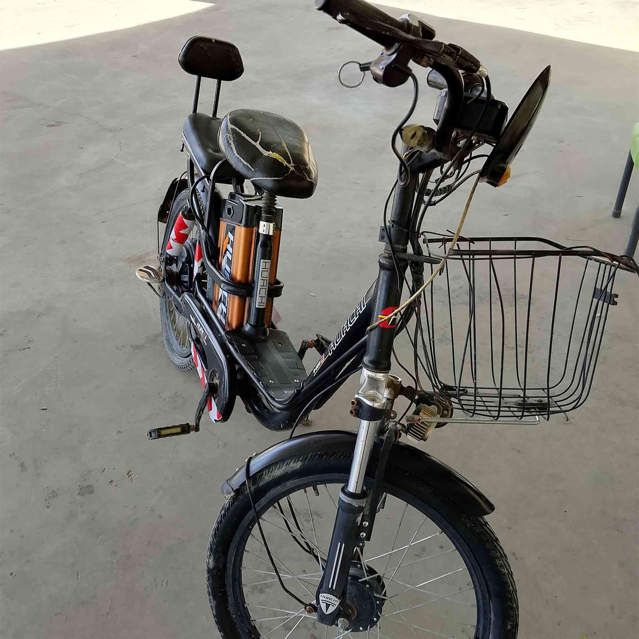 دراجه شحن بطاريات جاهزه وجديده شحنها يخبل كلشي بيها جاهز سعر200 وبيها مجال بسيط ***********
