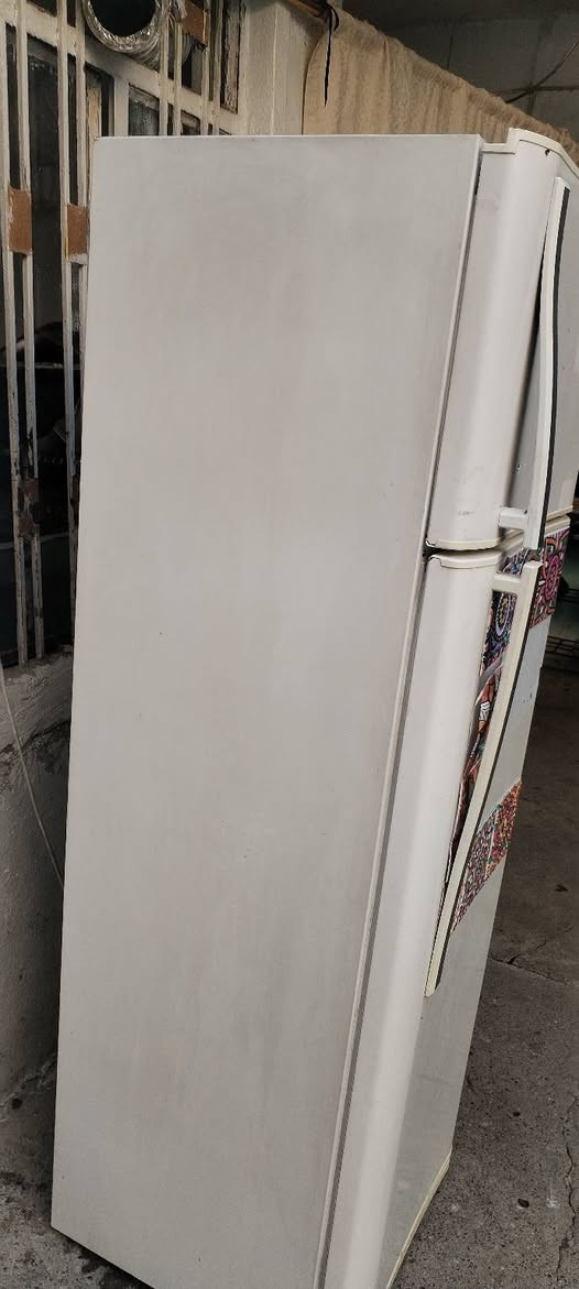 ثلاجه نظيفه حيل شرط شغل سعرها ١٢٥ شرط الشغل تواصل خاص او اتصال عل رقم ***********
