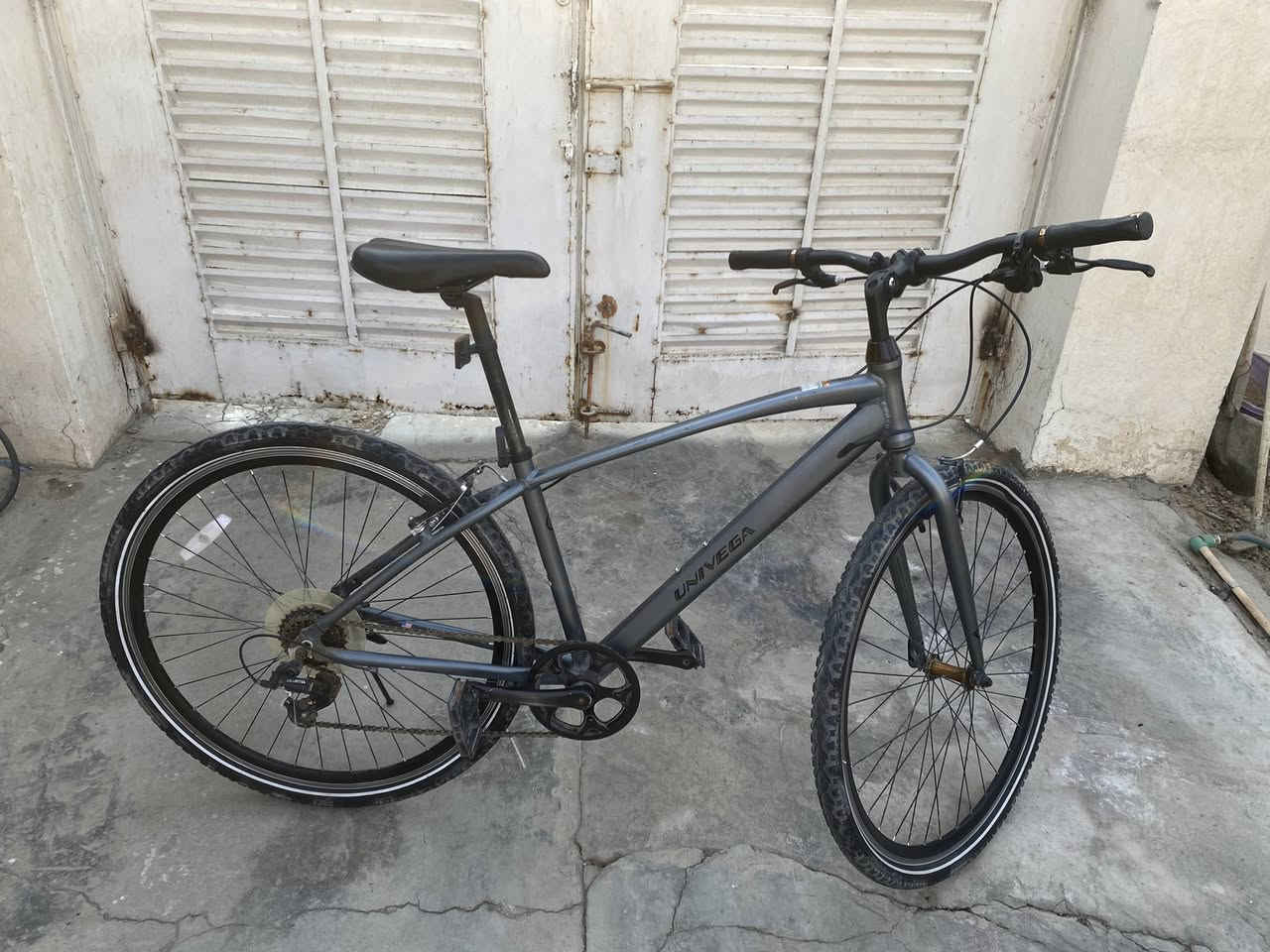 السلام عليكم
باسيكل Univega للبيع 
عدد سرعات 7 من microshift 
سستم بريكات من promax 
ستيرن عالي +ركبه متحركه 
السعر 125 الف وبيه مجال ما راح تلكه هيج سعر بالسوك 
مكاني بغداد العامريه *********** بيه واتساب
