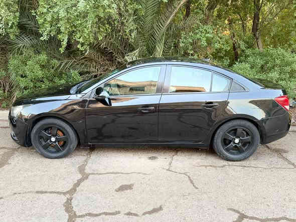 السلام عليكم...
شوفر كروز 2013 LT
رقم بغداد انكليزي سنوية باسمي هزة جديدة تحويل مباشر
ماشية 80.000 km
محرك 1800 
كير اوتماتيك
كهربائيات ابلادية
صدر امامي خلفي جديد
تبريد تدفئة
ضرر وارد أمريكي ( جاملغ عكس السائق )
بدون شواصي ولغود مكفولة
(بالعراق صبغته احزام بدون ضرر بسبب جراد وشخوط  وعندي الصور وفيديو قبل ما اصبغة )
---------
السعر ( 78 ) $ ورقة وبيها مجال بسيط
العنوان بغداد حي العامل 
رقم الهاتف ‎***********
