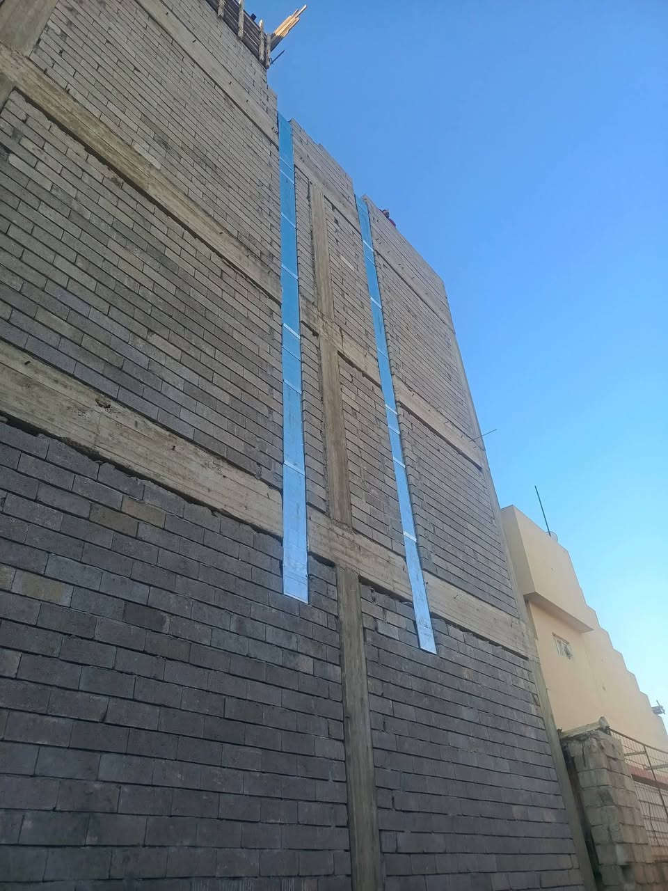 دكتات تبريد مركزي  مجاري هوائيه
شغل شرط هندسي وتوزيع الهواء بالتساوي وسليكون لمنع التسريب وتثبيت سيبورتات
#مهندسين #مقاولين #بناء #دكتات
***********
***********
