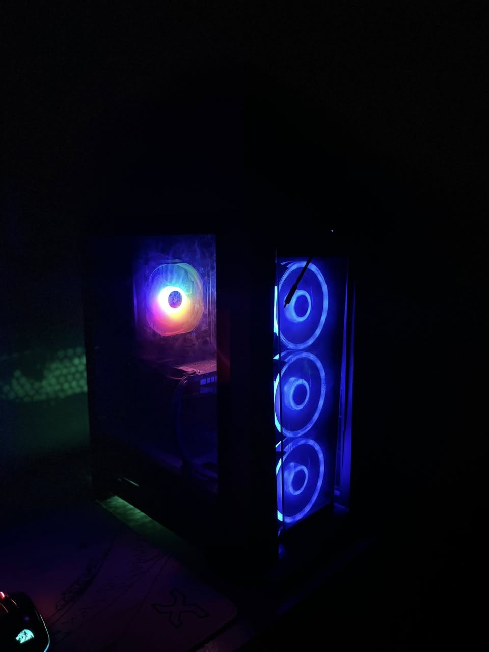 السلام عليكم حاسبة للبيع المواصفات 
الكارت rx580 8gb 
المعالج i5 9600k
الرامات 16gb   8x2
المذربورد B365M-HDV ASRock
البورسبلاي 650w
 الهارد HDD1Tb 
الهارد Sdd128 Samsung 
مبرد هوائي snowman
شاشة samsung 75hz IPS 0.5m/s
كيبورد redragon سويچ بنفسجي
ماوس redragon
سماعة هايبر اكس cloud 2
ماوس باد 
اونلاين ups شركة falcon
يدة بلي فور

السعر 600 الف 
عنواني بغداد حي تونس 
*********** واتساب
